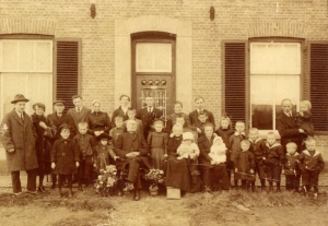 BV006 3 Familiefoto no 2 1912